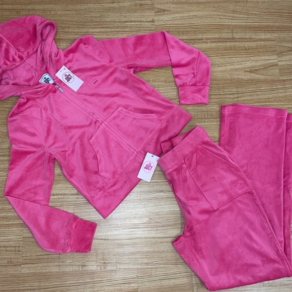 Juicy Couture Pink Velour Tracksuit zip up hoodie, bootcut pant, large - Picture 9 of 9